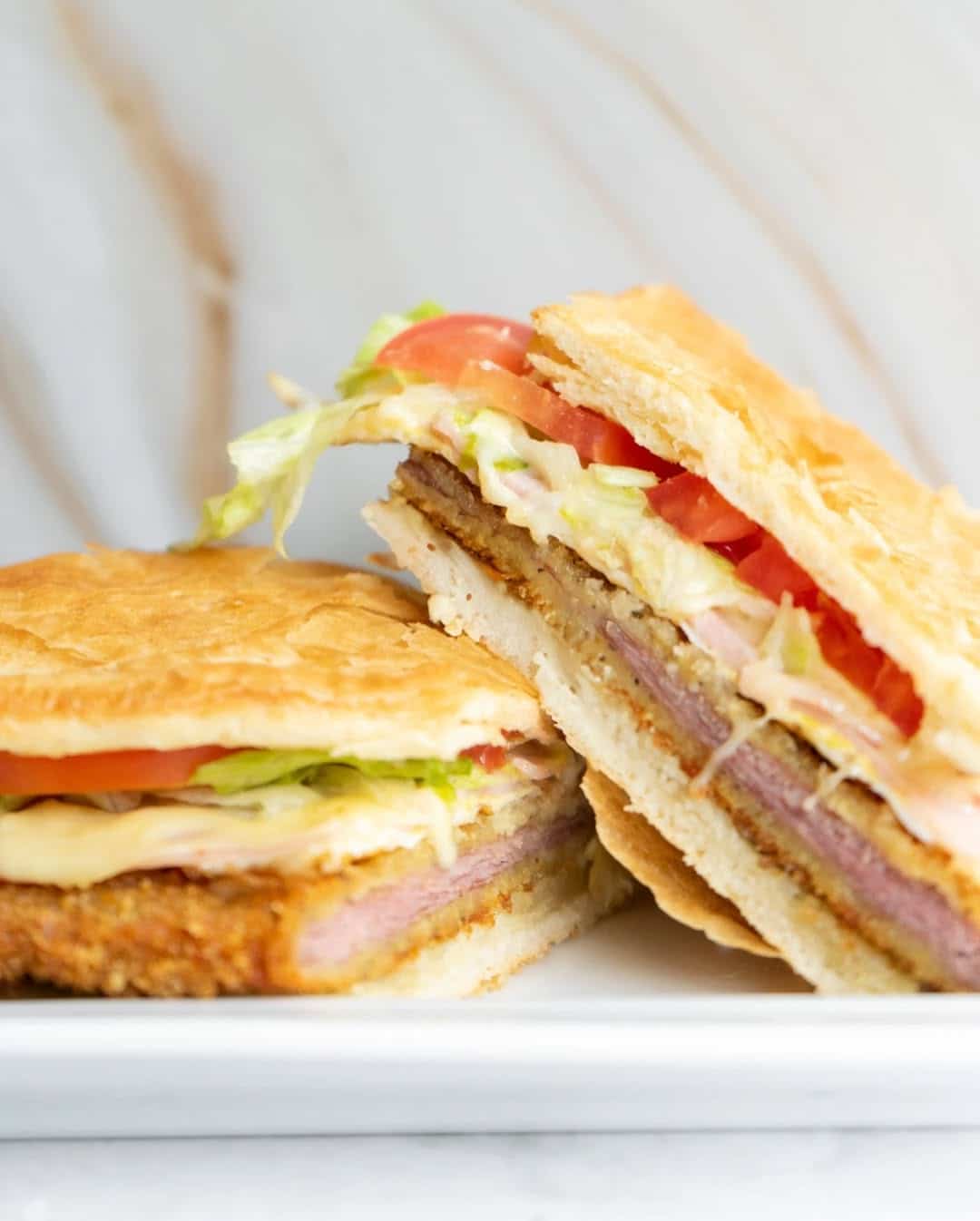 Hay sándwiches... y después está ESTOCrujiente, sabroso, contundente.El que se elige con hambre